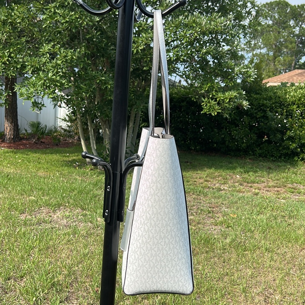 NWT $498 Michael Kors LARGE tote bag - White, silver - Picture 9 of 11